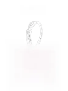 Détail de la bague en argent sterling S925 avec cœur en zircon et poinçon de qualité