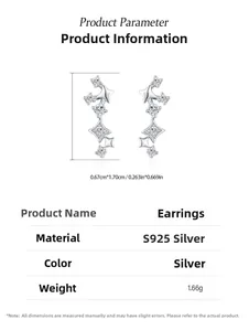 Gros plan sur les boucles d'oreilles Grande Ourse en argent S925 de 1,70 cm de long