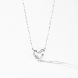 Élégant collier cœur en argent 925 avec zircons blancs sur une chaîne fine en O
