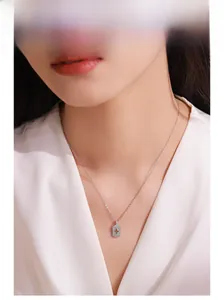 Détail du collier avec pendentif étoile en argent sterling 925 et oxydes de zirconium