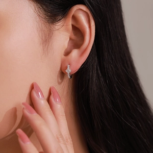 Élégantes boucles d'oreilles créoles en argent S925 en forme d'étoile avec zircons