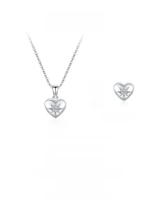 Detailed view of 925 sterling silver heart jewelry set with starburst zircon stones