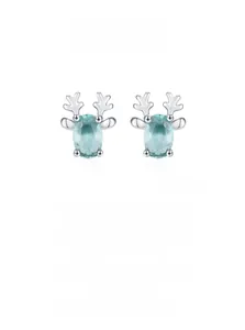 Détail des boucles d'oreilles renne en argent 925 avec zircons bleus ovales