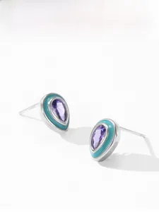 Vue détaillée des boucles d'oreilles améthyste en goutte avec émail bleu turquoise