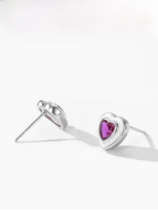 Détails de boucles d'oreilles cœur en argent 925 avec corindon rouge brillant