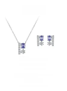Makro-Detail des 925er Silberschmuck-Sets mit blau-violetten Steinen und weißen Diamanten