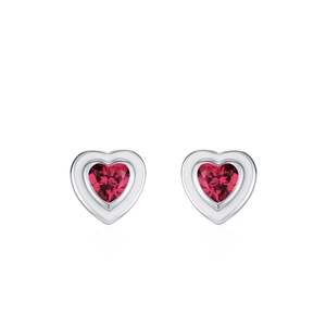 Boucles d'oreilles cœur en argent 925 avec corindon rouge éclatant et coupe précise