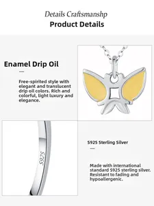 Vue macro du pendentif papillon en argent 925 avec détails en émail jaune vif