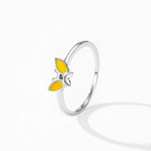 Bague minimaliste en argent sterling 925 avec un joli papillon et des détails en émail jaune