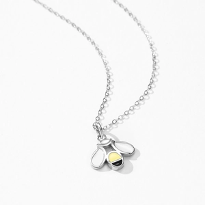 Collier en argent sterling S925 minimaliste avec un joli pendentif abeille de dessin animé