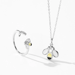 Cute 925 sterling silver bee jewelry set with enamel ring and bee pendant necklace