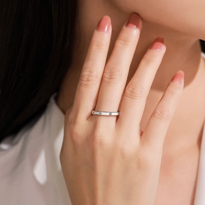 925 sterling silver ring with black and white enamel and sparkling diamonds for women