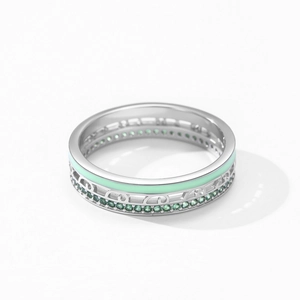 Anello in argento 925 con smalto verde, motivi traforati e pietre di zircone verde