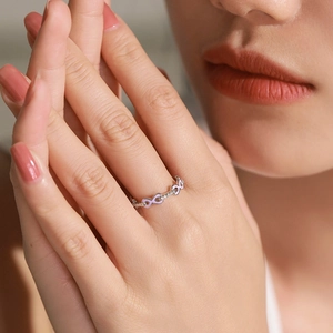 Bague élégante en argent S925 avec symbole infini en émail violet et cristaux brillants