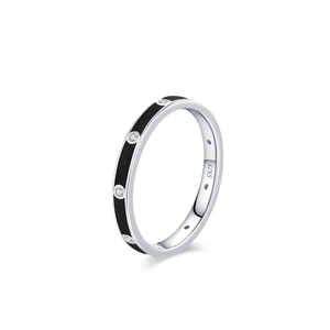 Bague en argent sterling 925 avec émail noir et pierres en zircone scintillantes