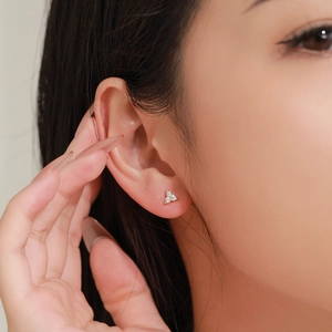 Elegant 925 silver gold-plated clover stud earrings with sparkling cubic zirconia crystals