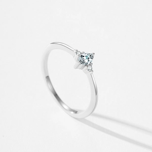 Bague élégante en argent sterling 925 avec zircon taille marquise et serti trois pierres