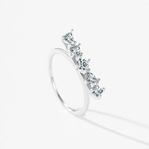 Bague géométrique minimaliste en argent 925 ornée de cinq pierres de zircon éclatantes