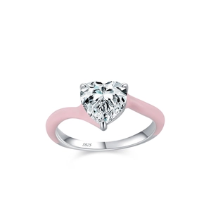 Bague en argent S925 avec émail rose et pierre précieuse étincelante en forme de cœur