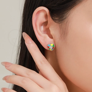 Boucles d'oreilles cœur en argent 925 avec émail arc-en-ciel et cristal brillant