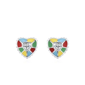 Boucles d'oreilles cœur en argent 925 avec émail coloré et zircon sur fond blanc