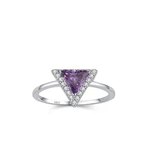 S925 Sterlingsilber Dreieck Lila Zirkonia Ring Elegantes Geometrisches Design Eingelegter Kristall Luxus Damen Mode Schmuck Zubehör