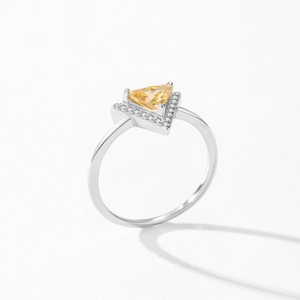 925 silver ring featuring a geometric triangle yellow gemstone and pave diamonds