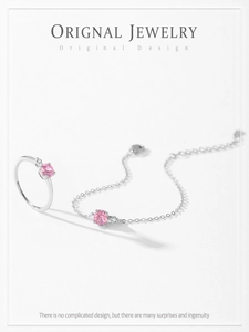 Makroaufnahme von 925er Sterlingsilber Ring und Armband Set mit rosa Zirkonia Steinen