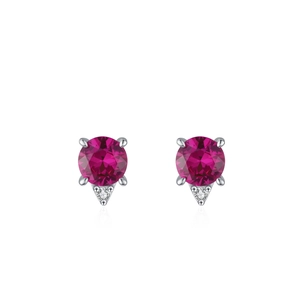 Eleganti orecchini a lobo in argento 925 con zircone rosso rotondo e montatura a quattro griffe
