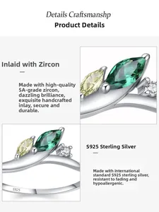 Détail macro de la bague en argent S925 avec zircon émeraude marquise et poinçon S925