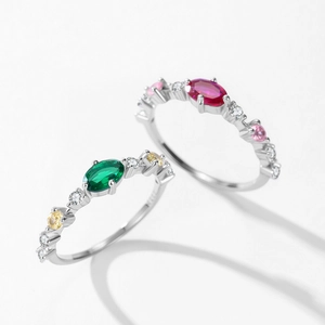 Set di anelli in argento sterling 925 con rubino e smeraldo a forma di uovo e zirconi
