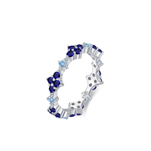 Anello elegante in argento 925 con pietre quadrifoglio blu e pavé scintillante