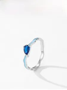 Detail of 925 silver wave ring with pear-cut blue zircon and light blue enamel coating