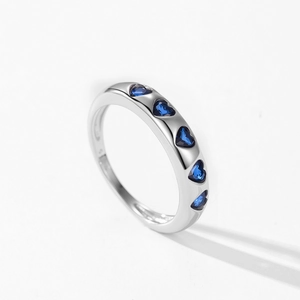 Bague élégante en argent sterling 925 avec cinq saphirs bleus en forme de cœur