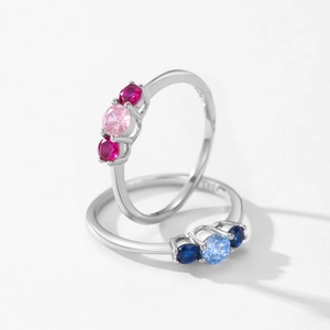 Bagues en argent 925 avec sertissage à trois pierres en variantes cristal rose et bleu