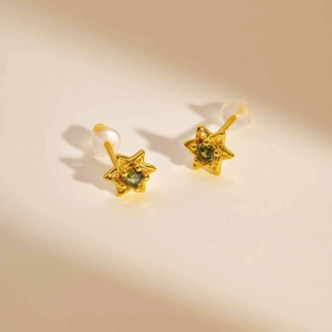 Élégantes boucles d'oreilles étoiles dorées avec zircon vert olive pour femmes
