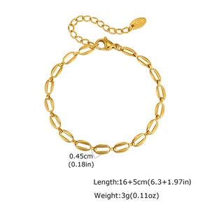 Dettaglio della catena placcata oro 18K con chiusura a moschettone e catenella di estensione