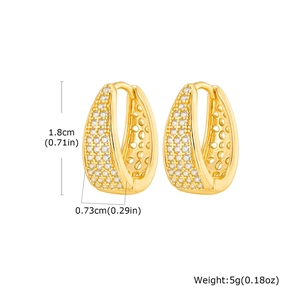 Boucles d'oreilles créoles dorées en U avec zircons blancs et mesures 1,8cm x 0,73cm