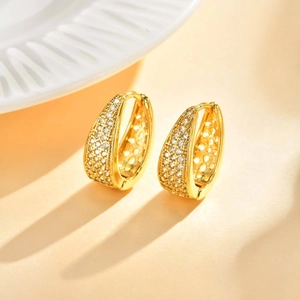 Élégantes Boucles d'Oreilles Créoles en Cuivre en Forme de U pour Femmes Plaqué Or Pave Zirconia Design Géométrique Creux Bijoux