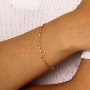 Elegantes minimalistisches Gliederkettenarmband in Gold für Damen in feiner Handarbeit