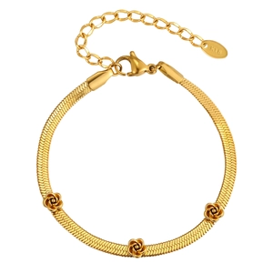 Elegant 18K gold-plated flat snake chain bracelet featuring three dimensional roses