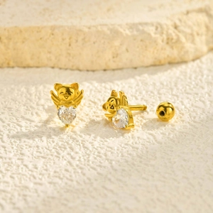 Boucles d'oreilles koala dorées avec zircon en cœur et fermoir à vis sécurisé