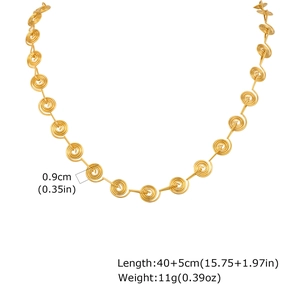 Detail of golden stainless steel spiral chain links with dimensions of 0.9cm diameter