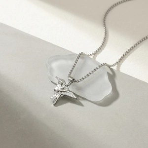 Stainless Steel Hummingbird Pendant Necklace Minimalist Animal Bird Fashion Jewelry For Women Daily Wear Silver Color