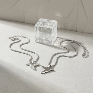 Minimalist silver stainless steel hummingbird pendant necklaces with box chains for women