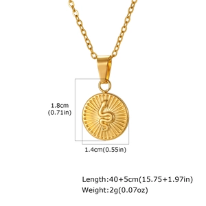 Détails du collier à pendentif serpent doré avec dimensions de 1,8 cm et type de chaîne O