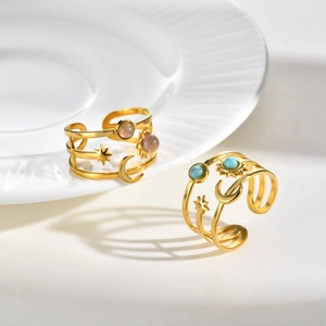 Anello aperto a tre strati dorato con sole, luna, turchese e pietra rosa stile boho