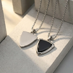 Hip Hop Stainless Steel Shield Pendant Necklace Men Black Onyx Inlaid Geometric Streetwear Punk Box Chain Necklace Jewelry