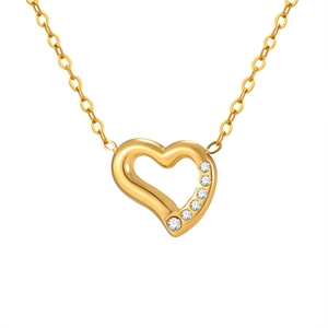 Collier cœur en acier inoxydable doré avec zircons cubiques sur une chaîne croisée