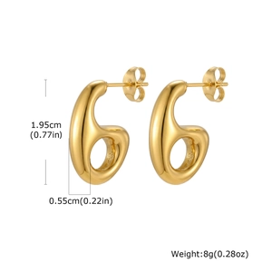 Vue détaillée des boucles d'oreilles larmes en or avec dimensions et poids exacts